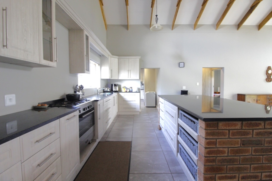 5 Bedroom Property for Sale in Noorsekloof Eastern Cape